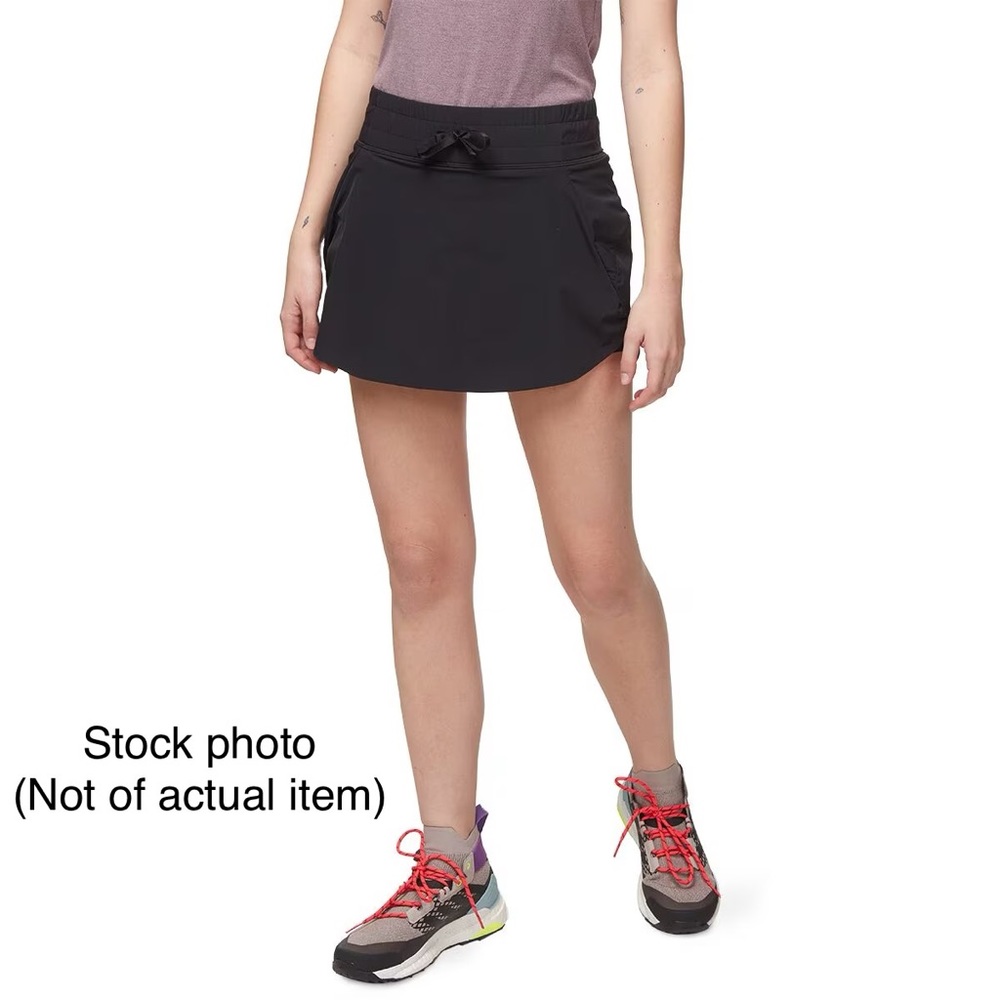 Backcountry Women’s Active Skort w/ Pockets and Perforated Detailing | Size: M